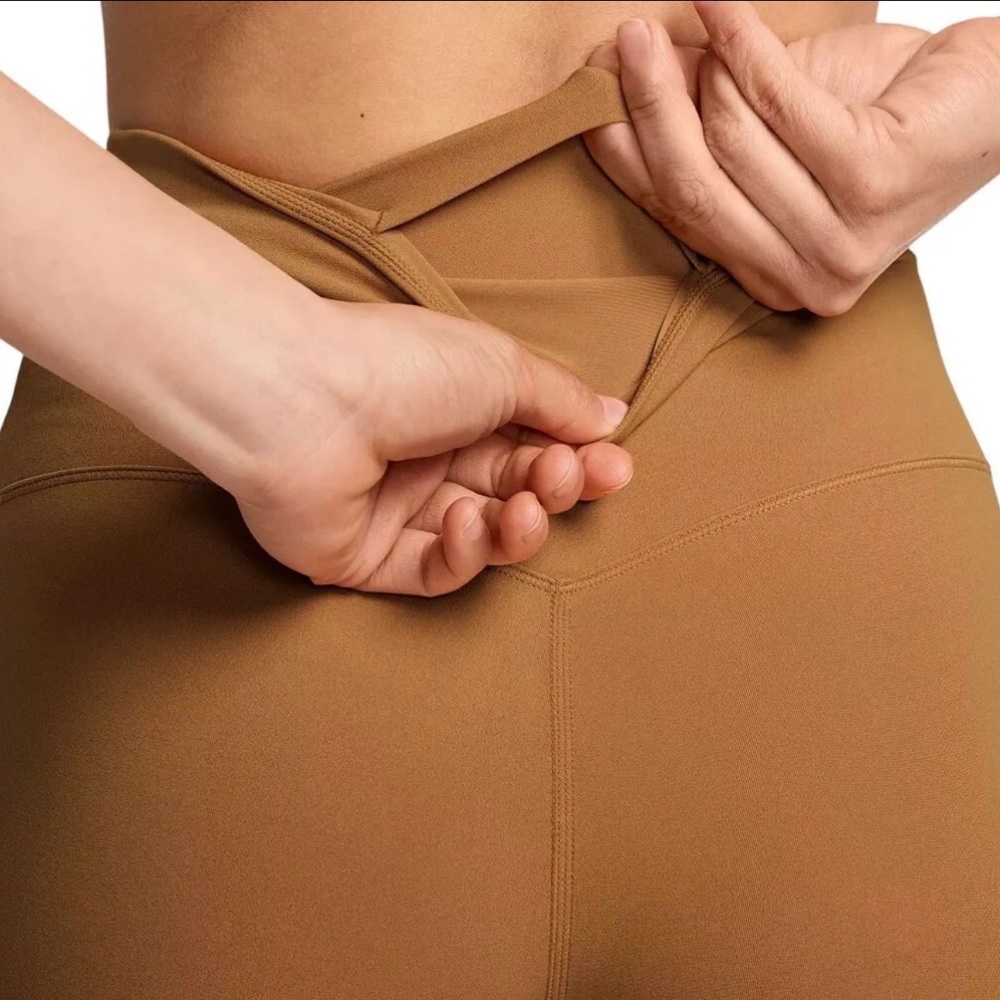 Nike Women's Brown Leggings - Picture 2 of 6
